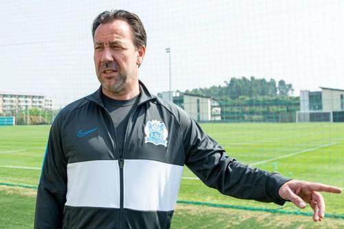 欧冠手机下注-邀请范佩西出任球队助教？广州城：永远别说不可能